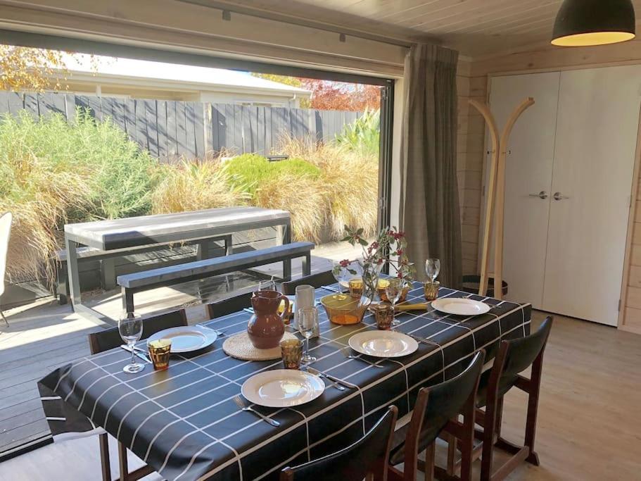 Modern Kowhai Cottage Wanaka Exterior foto